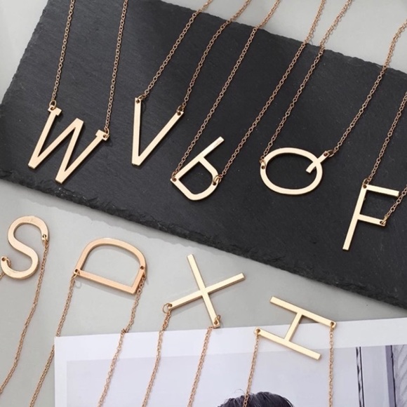 ❤️❤️❤️
 Letter D Pendant Gold Tone Necklace - Picture 2 of 2